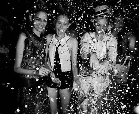 Intérieur glamour du Restaurant Paillettes avec décor scintillant